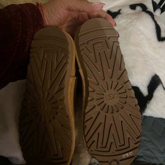 W classic unlined mini perf Ugg boots size 6 - Picture 3 of 5